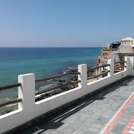 Hashpoint Surf Camp Hostel Taghazout Exterior foto